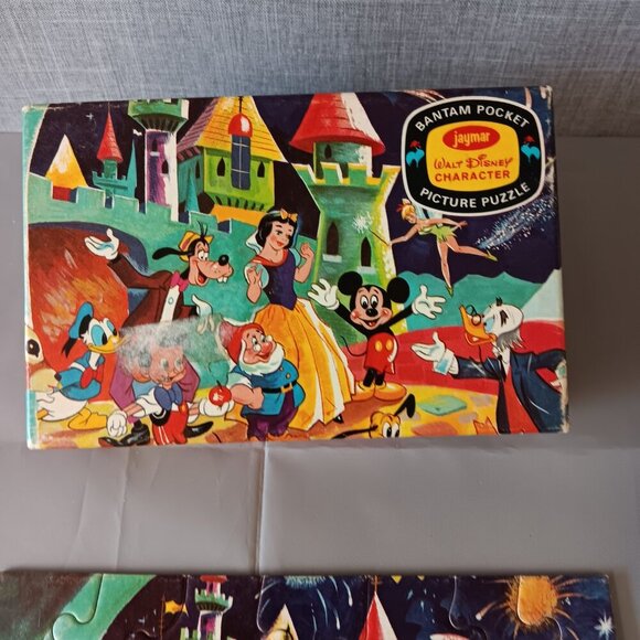 VTG Disney Gang Pocket Puzzle Jaymar Bantam Snow White Pinocchio Mickey 60s Toy - Picture 2 of 8